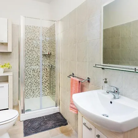 2 Bedroom Beautiful In Lejlighed *