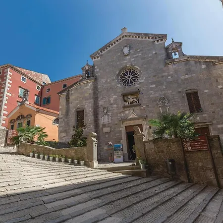 2 Bedroom Beautiful In Lejlighed Rabac