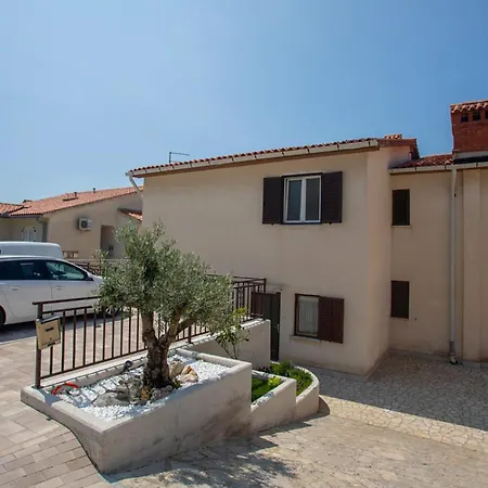 2 Bedroom Beautiful In Rabac