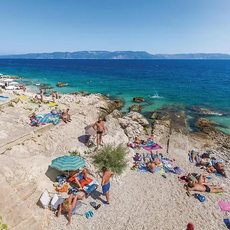 2 Bedroom Cozy In Apartment Rabac