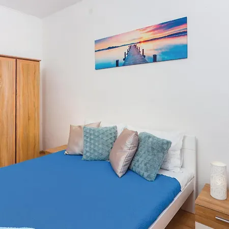 2 Bedroom Beautiful In Rabac