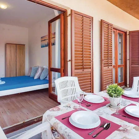 2 Bedroom Cozy In * Rabac
