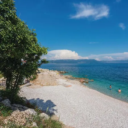 Apartment 2 Bedroom Cozy In Rabac