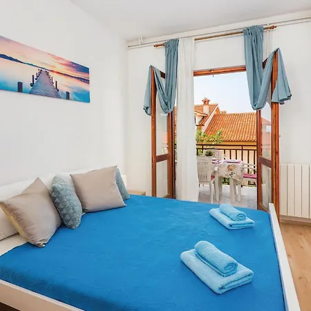 Apartment 2 Bedroom Cozy In Rabac