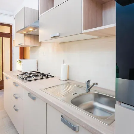 2 Bedroom Cozy In